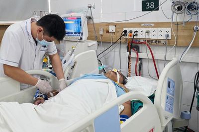 BV Bạch Mai hội chẩn toàn viện cứu 7 nạn nhân ngộ độc khí clo