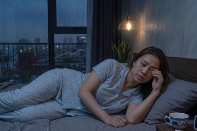 Tiền mãn kinh có gây mất ngủ kéo dài không?