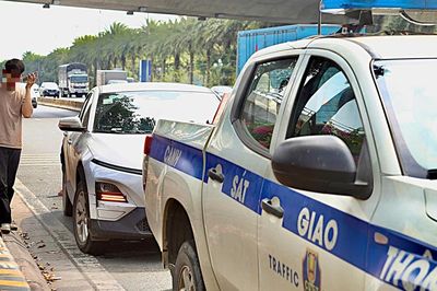 Thấy CSGT là di chuyển, xe dừng, đỗ sai ở Nội Bài bị xử lý ra sao?
