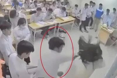 Nam sinh hành hung cô giáo đối diện trách nhiệm pháp lý nào?