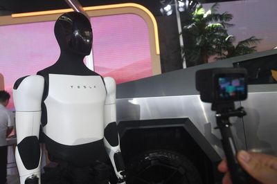 Robot hình người của Elon Musk chốt ngày xuất xưởng