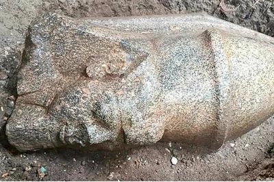 Nông dân trồng dưa chuột tình cờ phát hiện tượng pharaoh Ai Cập cổ đại