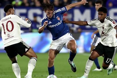 MU thua đậm tân binh, Arsenal cầm hòa Bayern Munich