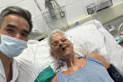 Người đàn ông Mỹ 73 tuổi hôn mê sâu, suy đa tạng sau hơn một giờ xông hơi