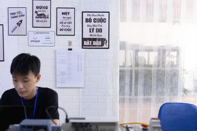 Nghịch lý cử nhân bằng Giỏi chật vật tìm việc: Bảng điểm đẹp nhưng 'lệch pha' thực tế