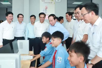 Phó Thủ tướng Lê Tiến Châu kiểm tra tiến độ xây dựng Trường Phổ thông nội trú liên cấp tại Nghệ An