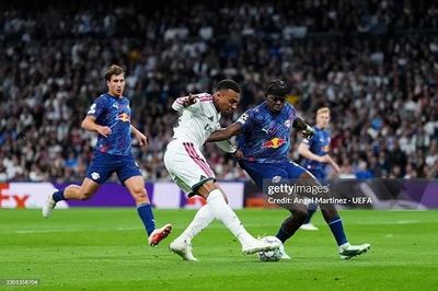 Real Madrid thắng tưng bừng