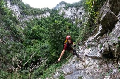 Bí ẩn hố sụt 'khổng lồ' sâu 120m giữa di sản Phong Nha - Kẻ Bàng