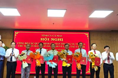 Công bố quyết định của Ban Bí thư Trung ương Đảng và Ban Thường vụ Tỉnh uỷ Cà Mau về công tác cán bộ