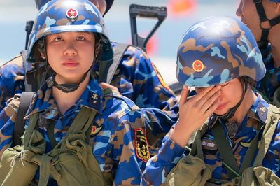 Quốc Trường và Văn Mai Hương đến Trường Sa, một mỹ nam khóc sụt sùi ở lại
