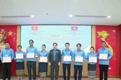 Chia sẻ kinh nghiệm hoạt động công đoàn với các địa phương Lào