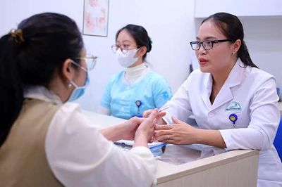 Hỗ trợ 15 cặp vợ chồng hiếm muộn hoàn cảnh khó khăn tìm con
