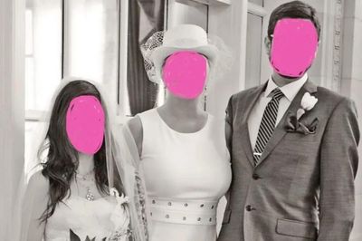 Mẹ chồng mặc váy trắng và đội khăn voan dự lễ cưới, còn nói câu này để chọc tức con dâu