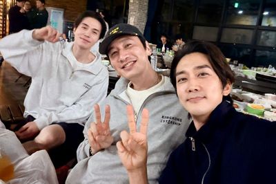 Song Seung Hun hội ngộ Lee Dong Wook, người thứ 3 xuất hiện gây chú ý