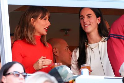 Taylor Swift bất ngờ có hành động gay gắt với khán giả quay lén