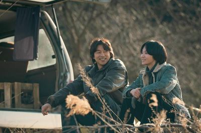 Phim mới của Song Hye Kyo và Gong Yoo chốt ngày lên sóng, hé lộ poster ấn tượng