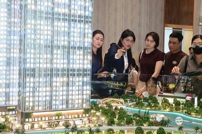Giá căn hộ sơ cấp neo đỉnh, người mua bằng đòn bẩy gánh áp lực lãi vay