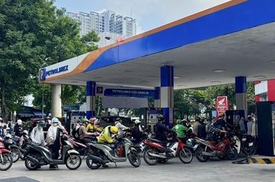 Giá xăng E10 giảm hơn 1.800 đồng/lít từ chiều 22/10