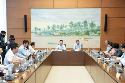 Thủ tướng Lê Minh Hưng: Cắt giảm khâu trung gian, đưa giá thuốc và thiết bị y tế về mức hợp lý