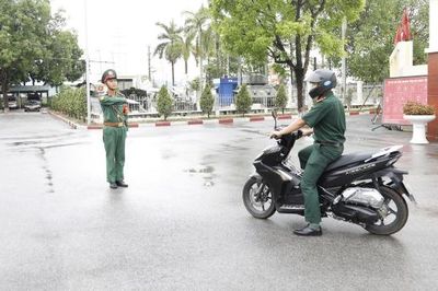 Xây dựng văn hóa giao thông trong lực lượng vũ trang