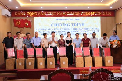 Phường Mường Thanh bàn giao 22 bộ máy tính, máy in về tổ dân phố, bản