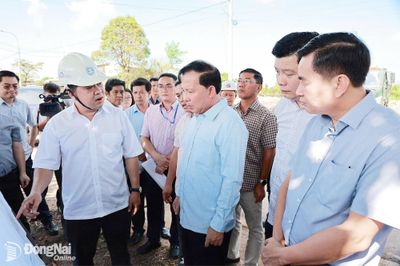 Chủ tịch UBND thành phố Đồng Nai Nguyễn Văn Út kiểm tra tình hình thực hiện Dự án đường Vành đai 4 - Thành phố Hồ Chí Minh tại phường Trảng Bom