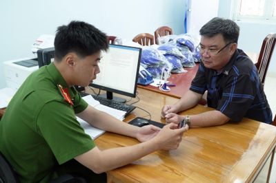 Công an phường Cam Ranh triển khai chiến dịch làm sạch dữ liệu đăng ký xe