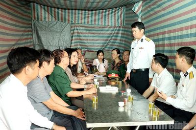 Khảo sát, bàn giao kinh phí xây nhà tình nghĩa tặng các gia đình chính sách