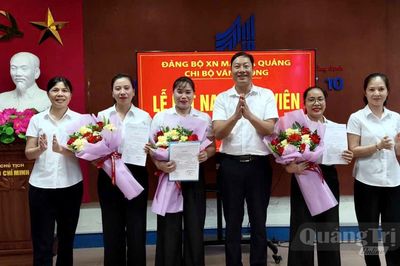 Bảo đảm 'chất' và 'lượng' trong kết nạp đảng viên mới