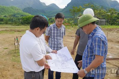 Khảo sát, kiểm tra mặt bằng thi công các điểm trường biên giới