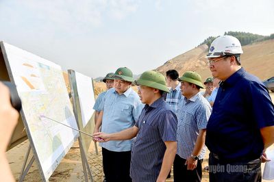 Chủ tịch UBND tỉnh Phan Huy Ngọc kiểm tra, đôn đốc tiến độ các công trình trọng điểm