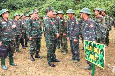 Kiểm tra việc tiếp nhận quân nhân dự bị phục vụ diễn tập khu vực phòng thủ