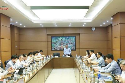 Hoàn thiện chính sách đất đai, bảo vệ quyền lợi hợp pháp của người sử dụng đất