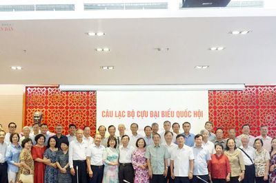 Câu lạc bộ Cựu đại biểu Quốc hội nghe báo cáo về tình hình thế giới và hoạt động đối ngoại của Đảng, Nhà nước