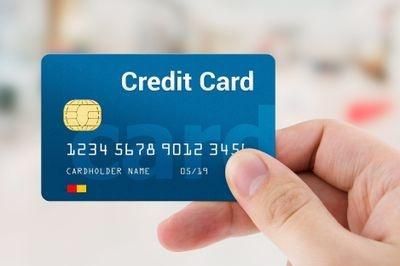 Thẻ tín dụng hết hạn nhưng còn dư nợ, phải làm sao?