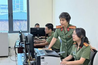Những người phụ nữ thầm lặng lưu giữ dấu vết nghiệp vụ