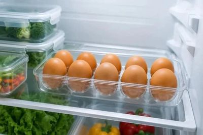 Trứng gà để được bao lâu? Vì sao không nên đặt ở cánh cửa tủ lạnh?