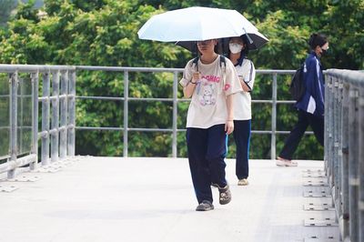 Không khí lạnh tràn về, vì sao miền Bắc vẫn nắng trên 33°C?