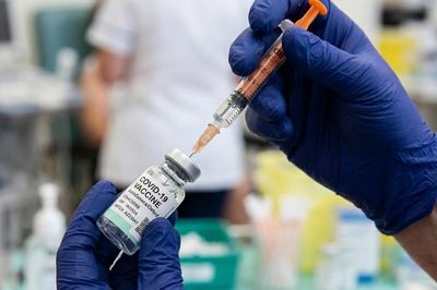 Người mắc bệnh mạn tính có nên tiêm vaccine?