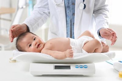 Trẻ tăng bao nhiêu cân trong năm đầu đời là đạt chuẩn tăng trưởng?