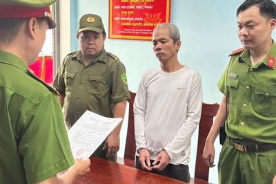 Bắt 2 đối tượng chuyên trộm điện thoại của người tắm biển ở Đà Nẵng