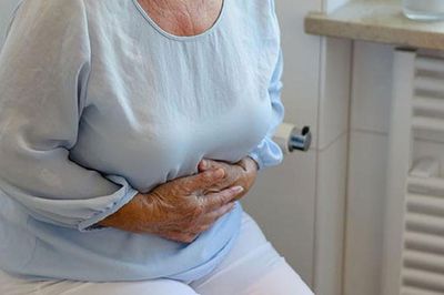 Cách cải thiện táo bón ở người cao tuổi