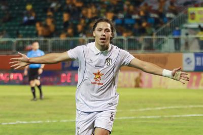 SLNA lên đỉnh bảng V.League lần đầu sau 4 năm