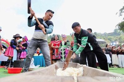 Chén trà có người kể chuyện