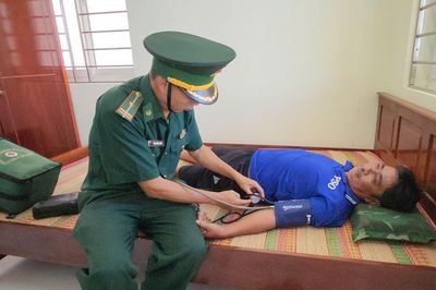 Tàu cá Cần Thơ cứu vớt thành công 4 ngư dân gặp nạn trên biển