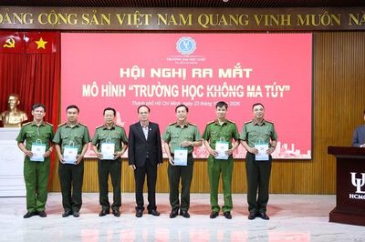 Một trường đại học ra mắt mô hình 'Trường học không ma túy'