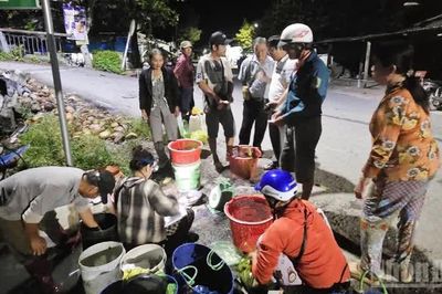 Giữ nhịp mưu sinh giữa mùa nước nổi