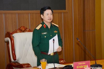 Thượng tướng Đỗ Xuân Tụng làm việc tại Quân chủng Hải quân