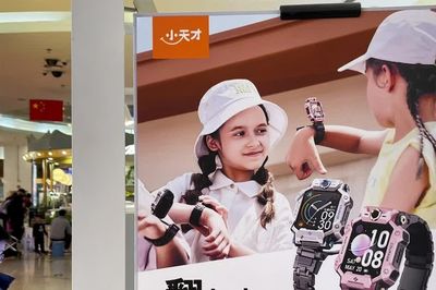 Smartwatch trẻ em 8 triệu đồng gây tranh cãi vì độc quyền kết bạn