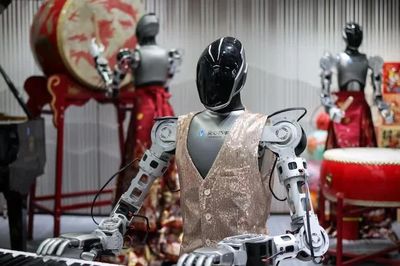 Vì sao bàn tay robot không giống con người?
